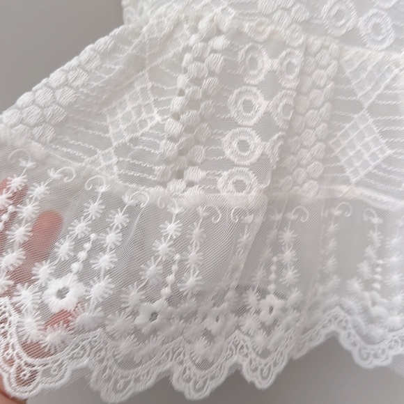 Girls sleeveless lacey top - Picture 2 of 6